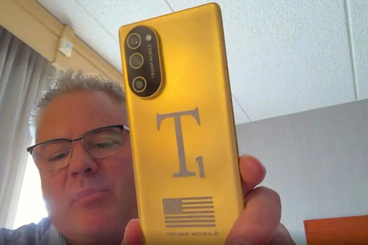 گوشی-ترامپ۲