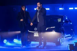 شوآف کامران و متین با مزدا / بازی با احساسات مردم یا زرنگی تبلیغاتی؟