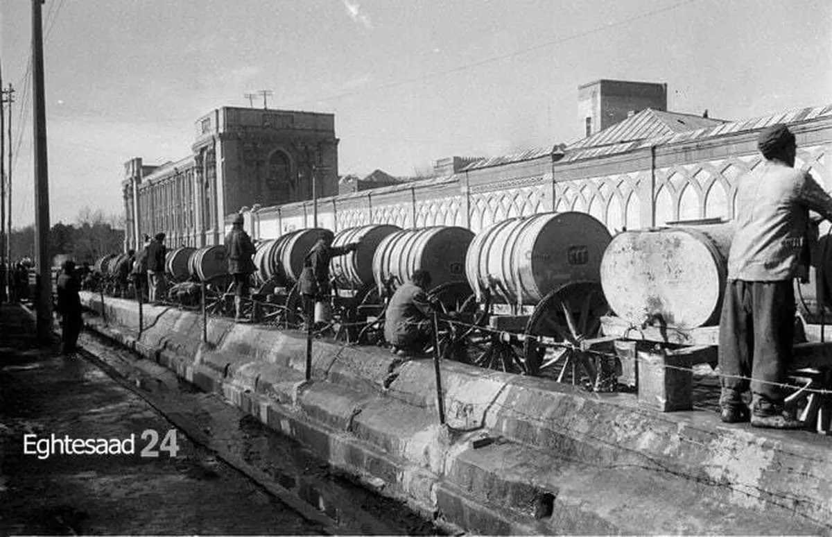 توزیع آب در تهران با بشکه / همه ببینید