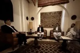 عکس جنجالی فرزین با صرافان هرات / بانک مرکزی واکنش نشان داد