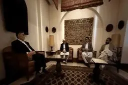 عکس جنجالی فرزین با صرافان هرات / بانک مرکزی واکنش نشان داد