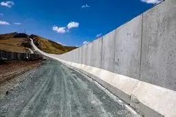 دیوار بتنی ۳۰ کیلومتری در مقابل افغانی ها / راه بسته شد