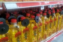 عکسی که امروز مثل بمب ترکید / دزدگیر روغن در فروشگاه‌ها!