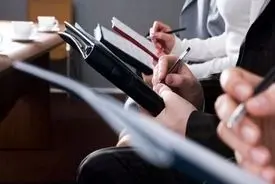 تصویری از معیشت خبرنگاران در ایران / درآمد کمتر از کارگر ساده، بدون امنیت شغلی و مسکن