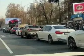 هجوم مردم برای خرید بنزین ۸۰ هزار تومانی / باورنکردنی اما واقعی!