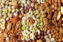 آجیل و خشکبار ۱۰۰ درصد گران شد! / خداحافظی با تنقلات شب‌نشینی