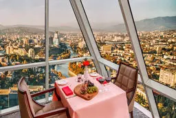 حقوق نجومی در رستوران‌های تهران/ گارسون با درآمد ۷ برابر وزارت کار!