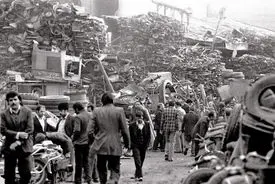 این شما و این گورستان خودروها در تهران / انتشار ۲ عکس عجیب!