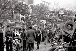 این شما و این گورستان خودروها در تهران / انتشار ۲ عکس عجیب!