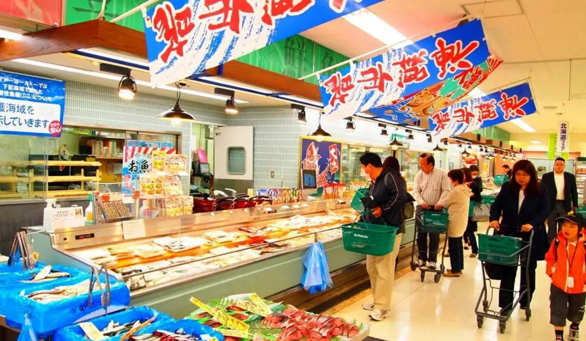 هجوم مردم چین به فروشگاه‌ها / قفسه‌ها خالی شد!