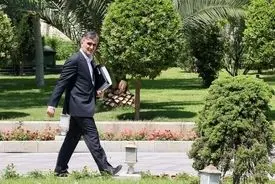 رئیس کل بانک مرکزی توان کنترل قیمت دلار را ندارد