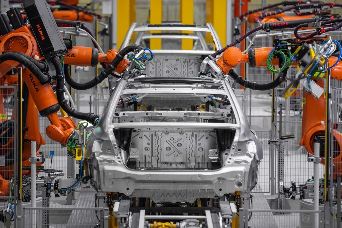 آیین‌نامه پیشنهادی وزارت صمت در ارتقای کیفیت خودروهای ساخت داخل به تصویب دولت رسید