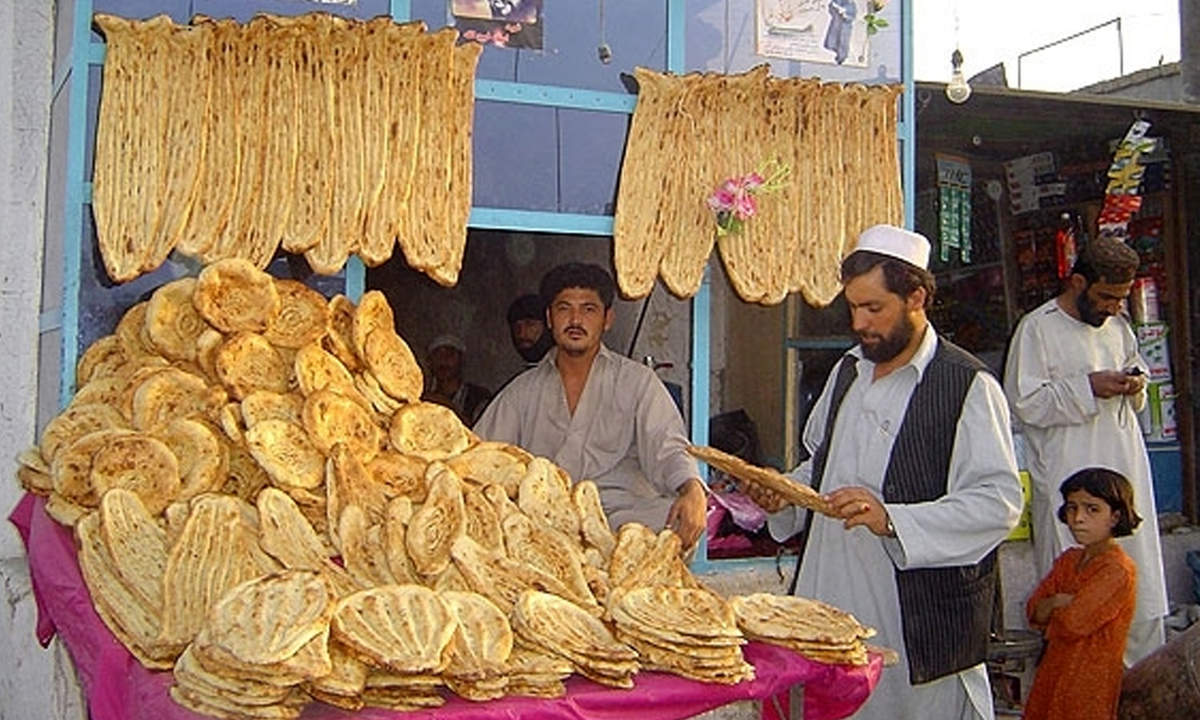 سیل مصرف نان و یارانه در ایران توسط افغانی ها!